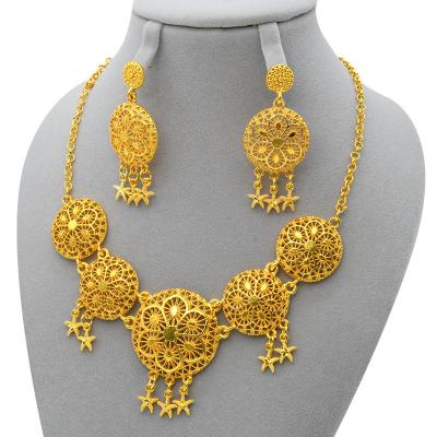 China Romantic Jewelry Set Gold Color Flowers Necklace Earrings Set Dubai Wedding Bridal Ornament Gifts For Women African Party Jewelry Sets for sale