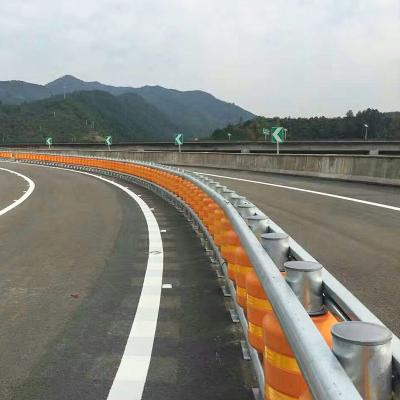 Cina Foam Roller Fence Highway Traffic Guard Rail Rotating Barrel Guardrail Anti-Collision Barrel Guardrail in vendita