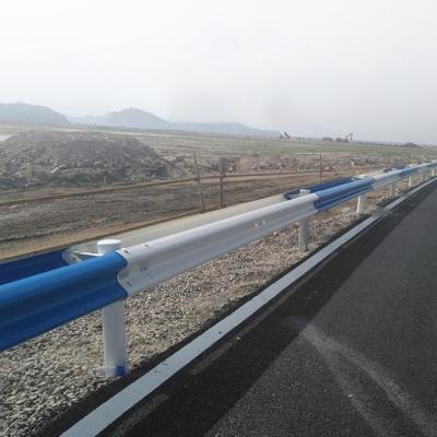 中国 China supplier Steel highway guardrail hot dipped galvanized road steel guard rails 販売のため