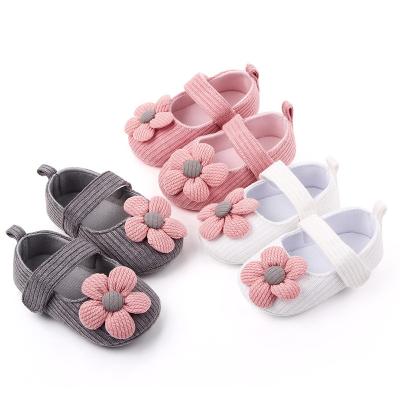 China Lightweight Korean Flower Anti Slip Leather Strap Infant Cute Infant Cute Baby Prewalker Shoes For Girls for sale