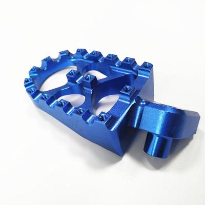 China OEM ODM Customized Aluminum Blue Alumina Alloy Motorcycle Pedal CNC Machining 5 Axis CNC Precision Machining for sale