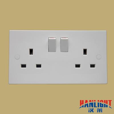 China BS 13A 2 Gang 3 Pin Single Pole / Double Pole Switched Sockets 86*146mm for sale