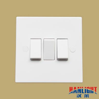 China 10A 3 Gang Single Pole UK Type Wall Switches Ws3032 for sale