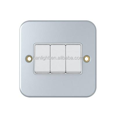 China UK Type 10A 3 Gang 2 Way Plate Metal Wall Switch Mc3032 for sale