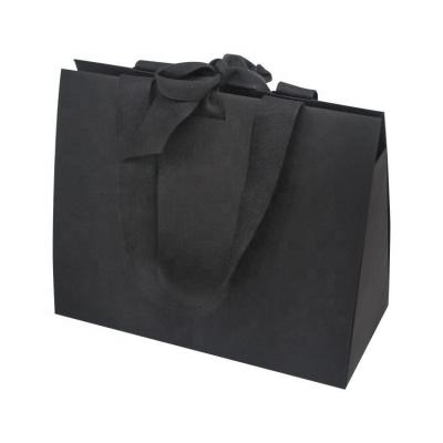 China Christmas Paper Gift Bag with Customized Size and Handmade Design Special Offer for sale