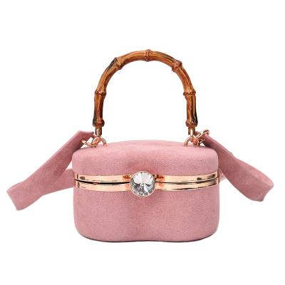 China Fashion Chain Cute Heart Shaped Metal Shell With Diamond Clasp Ladies Hard Girls Shoulder Cross - Body Bags Clips Suede Handbags For Women for sale