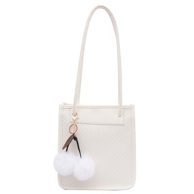 China Fashionable Eco-friendly Luxury Wholesale Custom Ball Girls Dangle Ladies Shoulder Cross - Body Bags PU Leather Handbag For Women for sale