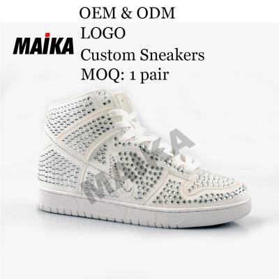 China Custom Made PU Sneakers Microfiber Shoe OEM Style White Leather Skateboarding Walking Shoes For Men And Women for sale