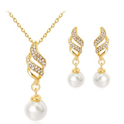 China CLASSIC fashion simple bridal jewelry set women gold plated rhinestone pearl necklace and earrings sets for sale