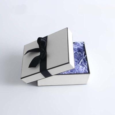 China 1000pcs Matt Lamination Luxury White Wedding Ribbon Candy Gift Recyclable Packaging Paper Box Accept Customer Logo OEM for sale