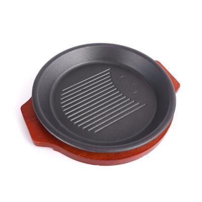 China Home Kitchen Cast Iron Non-Stick Round Dish Sizzler With Wooden Base Hot Selling for sale