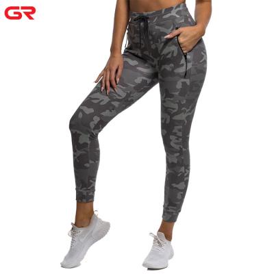 China Custom Fitted High Waist Zipper Pocket Army Camouflage Joggers Sportswear Anti-Static Tracksuit Women for sale