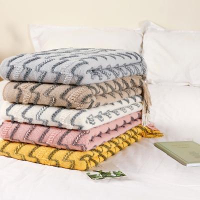 China New Design Style Lightweight Knitting Folded Bed Blanket Travel Decorative Blanket With Tassel for sale