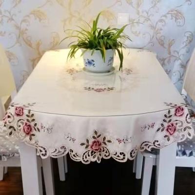 China Luxury Fancy Designer Rectangular Floral Jacquard Embroidery Restaurant Party Hotel Waterproof Wedding Lace Table Cloth for sale