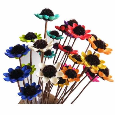 China Dried Sunflowers 2023 Hot Selling Decorative Flowers Sola Woodflower Dried Sunflowers Natural For Christmas Bouquet Gift Decoration for sale