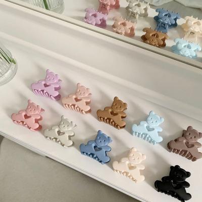 China Fashionable Korean Girls Hair Clips Plastic Cute Acrylic Bear Clips Small Shape Claw Grips For Girls Kids for sale