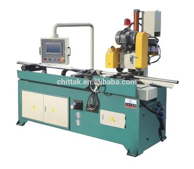 中国 CNC  Degrees Gas Metal Pipe Cutting Machine With Servo Feeding And Hydraulic Cutting 販売のため