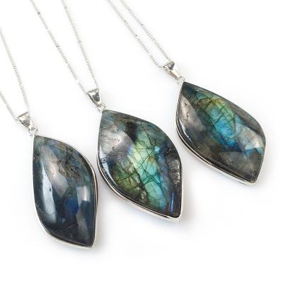 China Hot Sale China Crystal Therapy Gemstone Natural Labradorite Stone Pendant Necklace For Gift for sale