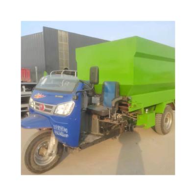 China Diesel Poultry Feed Machine Livestock Farm Livestock Sheep Sheep Feed Spreader Car for sale