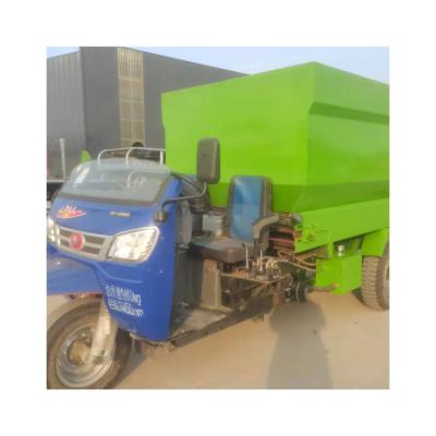 China Diesel Poultry Machine Livestock Farm Sheep Feed Sheep Diesel Spreader Car for sale