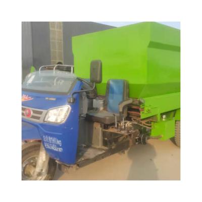 China Diesel Feed Spreader Poultry Machine Three Wheel Livestock Dairy Farm Cattle Spreader for sale