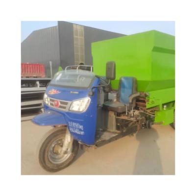 China Diesel Farm Space Saving Spreader Feeding Costs Reduce Free Forage In Batch Tricycle Spreader For Medium And Large Forage for sale