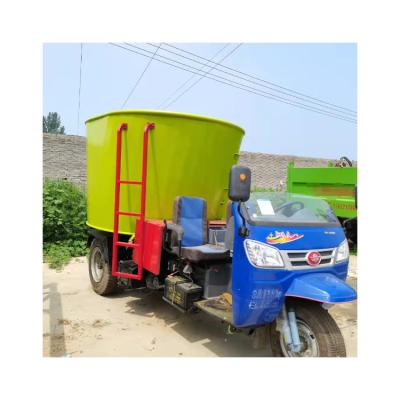 China Factory Farm-use 1000 Kg Cattle Feed Mixer For Sale Mill Machine for sale