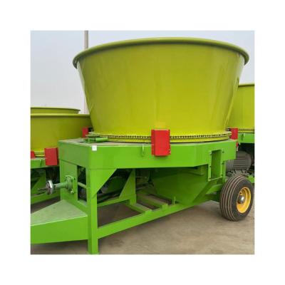 China Animal Grinder And Small Cattle Feed Machine Cattle Mixer Pakistan for sale