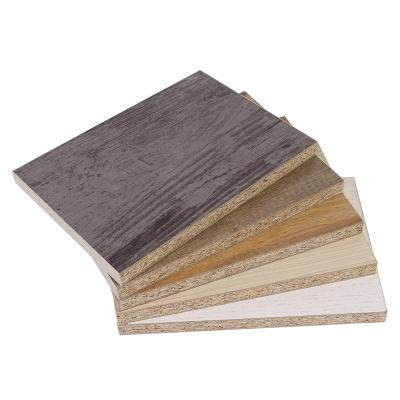 China Traditional 18mm Different Colors Melamine Veneer Chipboard Particle Board Flakeboard For Sideboards Te koop