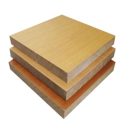 中国 Indoor Use Moisture Proof And Formaldehyde E1 Emission Standards Laminated Melamine MDF Board 販売のため