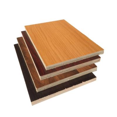 China Contemporary hot sale 1220x2440 16mm 18mm melamine plywood for decoration Te koop