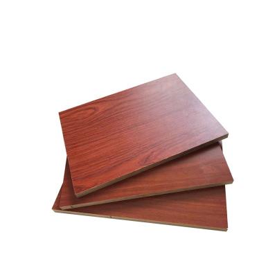 China Contemporary Chinese Linyi Furniture Grade Melamine Plywood Te koop