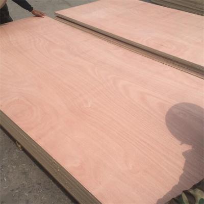 中国 China Factory Wbp MR E1 E0 Glue Okoume Commercial Contemporary 4*8ft Laminated Plywood 販売のため