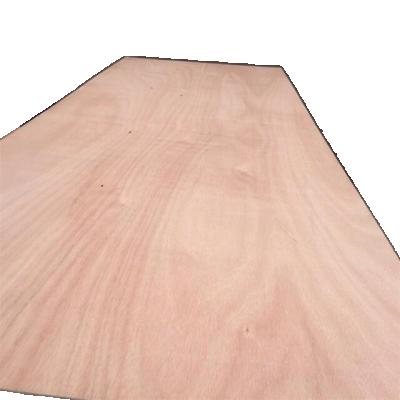 中国 Contemporary E0 E1 E2 Grade Glue Twice Hot Press Certified Okoume Plywood 販売のため