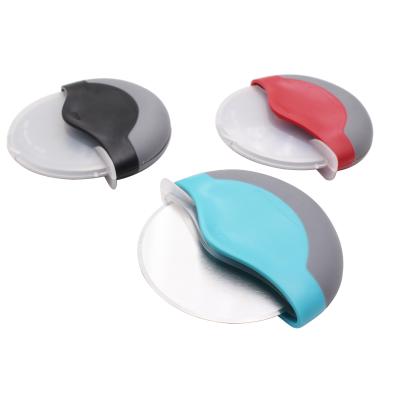 China Stocked Cycle Pizza Roller Slicer Knife Rotationg Stainless Steel Pizza Cutter Wheel With Protective Blade Guard for sale