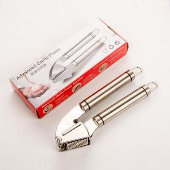 China Viable Wholesale Stainless Steel Garlic Press Kitchen Accessories Grater Meat Grinder and Silicone Tube Roller for sale