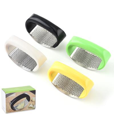 China Household Viable Wholesale Kitchen Garlic Press Stainless Steel Ring Factory Manual Garlic Press for sale