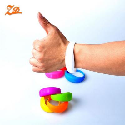 China Wholesale Silicone Motion Activated Led Wristband for sale