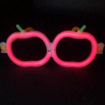 China Novelty Light Up Apple Shape Glow Stick with Non-toxic PE Fluorescent Liquid for sale