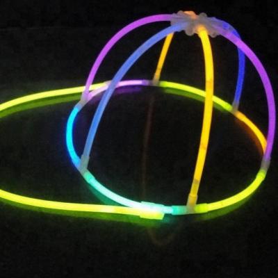 Chine Christmas Party Decoration Multi Colored Glow Stick Cap with 6-12 Hours Glowing Time à vendre