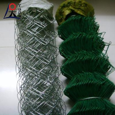 China Durable Garden Chain Link Fence Roll Diamond Hole Weave Cyclone Mesh Roll for sale