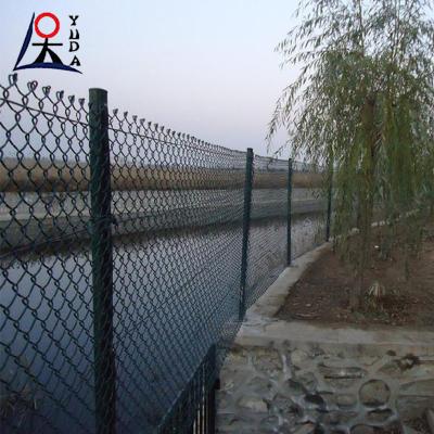 China Galvanized Cyclone Wire Chain Link Iron Wire Mesh Roll Privacy Metal Fence for sale