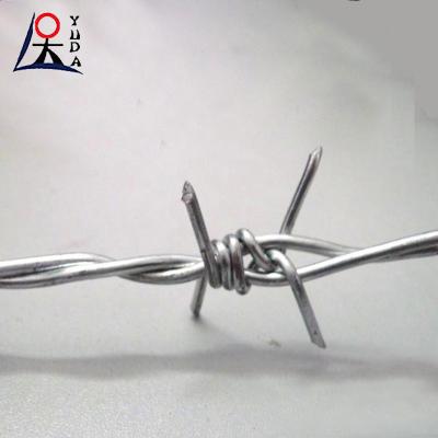 China Arame farpado de alta resistência Arame farpado de ferro galvanizado Arame farpado de rolos de 1,5 cm a 3 cm à venda