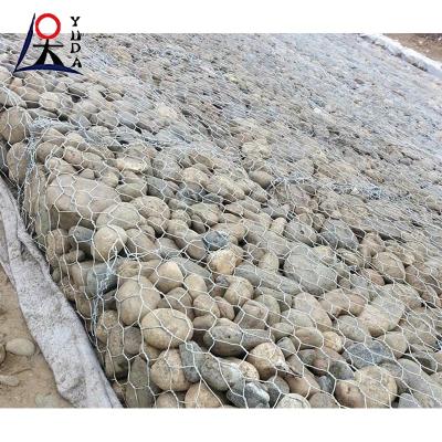 China Gegalvaniseerde geweven zeshoekige draaddoos Gabion Mesh Rock Cage Retention Wall Te koop