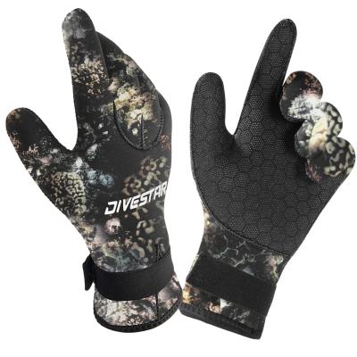 China Customized Divestar Keep Warm Waterproof Camouflage Neoprene 3MM 5MM Diving Gloves MR017 for sale