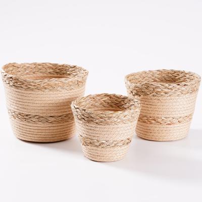 China High Quality Viable Straw Woven Basket For Sundries Handmade Wall Hanging Storage Basket for sale