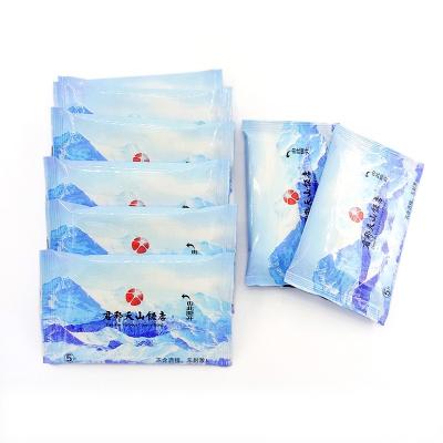 China Different Daily Living Mini Travel Cleaning Wet Wipe OEM Restaurant Wrapped Wet Wipes for sale