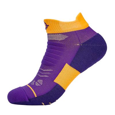 Cina Antibacterial Breathable Soft Sports Socks Mens For Basketball / Running / Cycling Socks in vendita