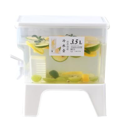 China 2021 Sale Square 3.5L Fruit Teapot Refrigerator Top Transparent Cold Water Bucket Plastic Cold Kettle for sale