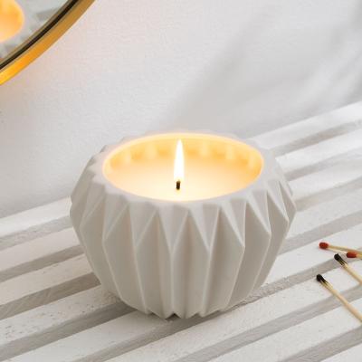 China Matte Custom Unique Shape Empty White Ceramic Candle Jar Bowls Decorative Large Round Candle Jar For Candle Making à venda